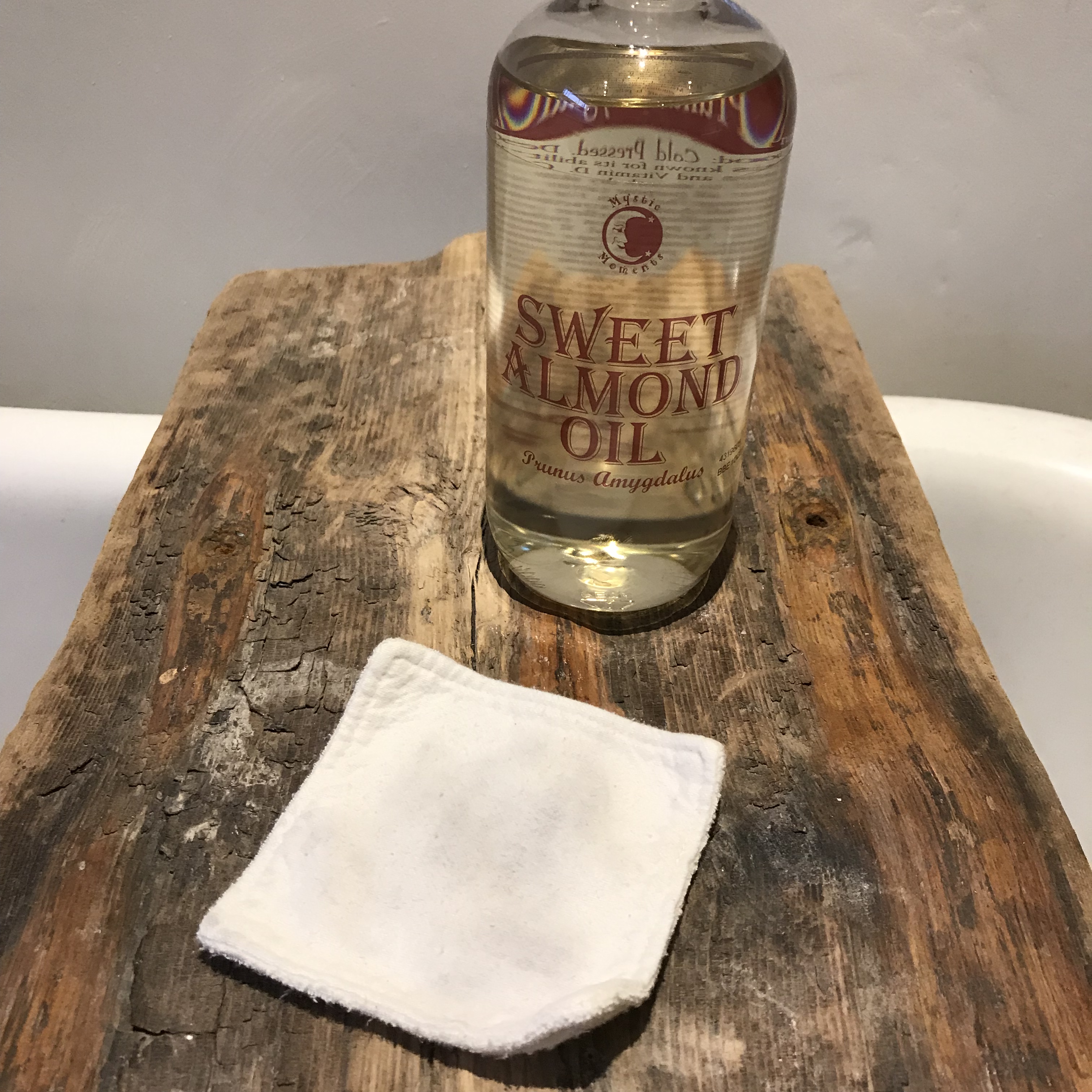 Handmade Haven, natural makeup remover, sweet almond oil, diy Makeup remover, vegan makeup remover