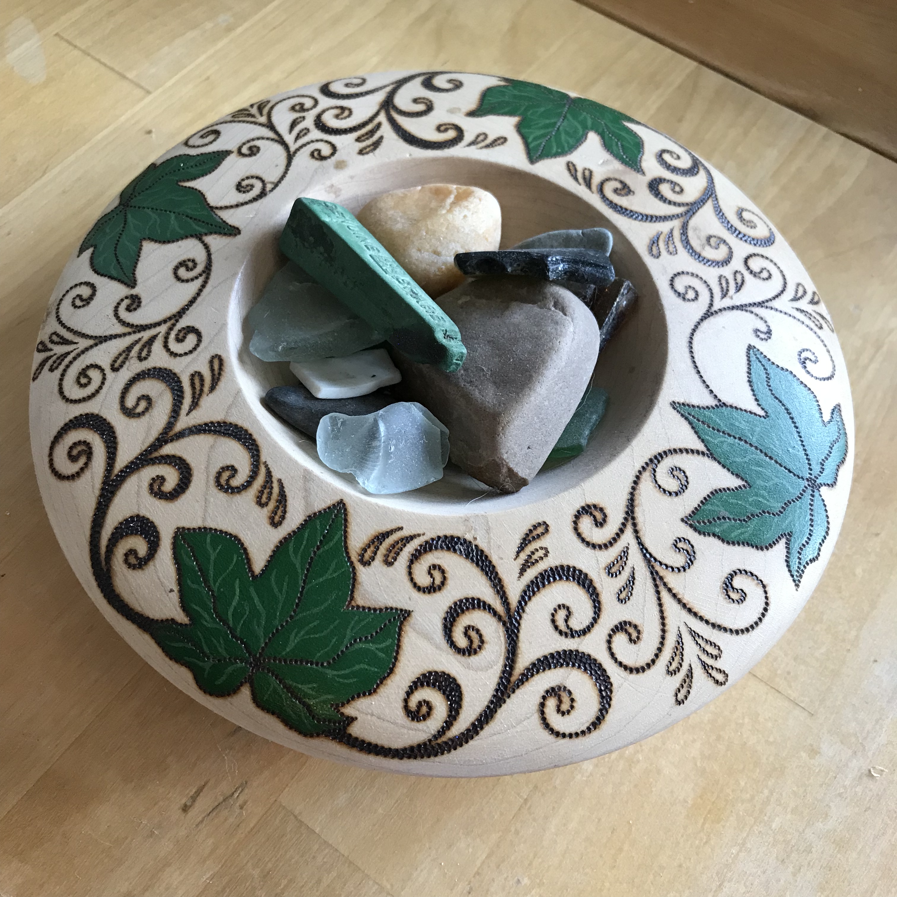Handmade Haven, Sylvan Stories, Pyrography, Ivy leaves, wooden bowl